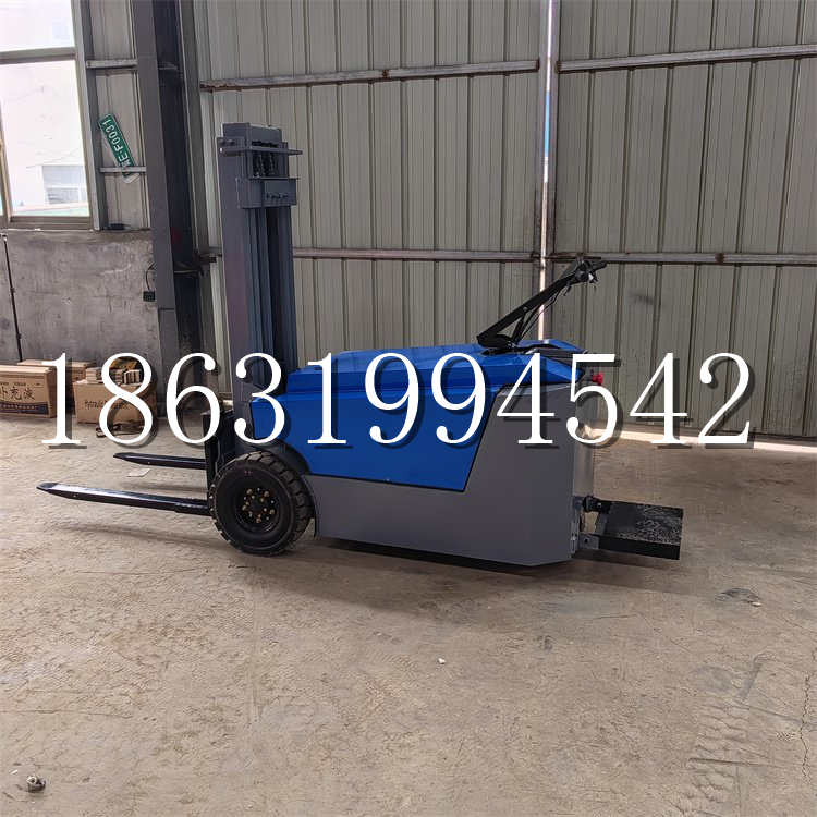 柳河县全电动叉车插腿式堆高车液压装卸车1.5吨升高小型站驾式铲车